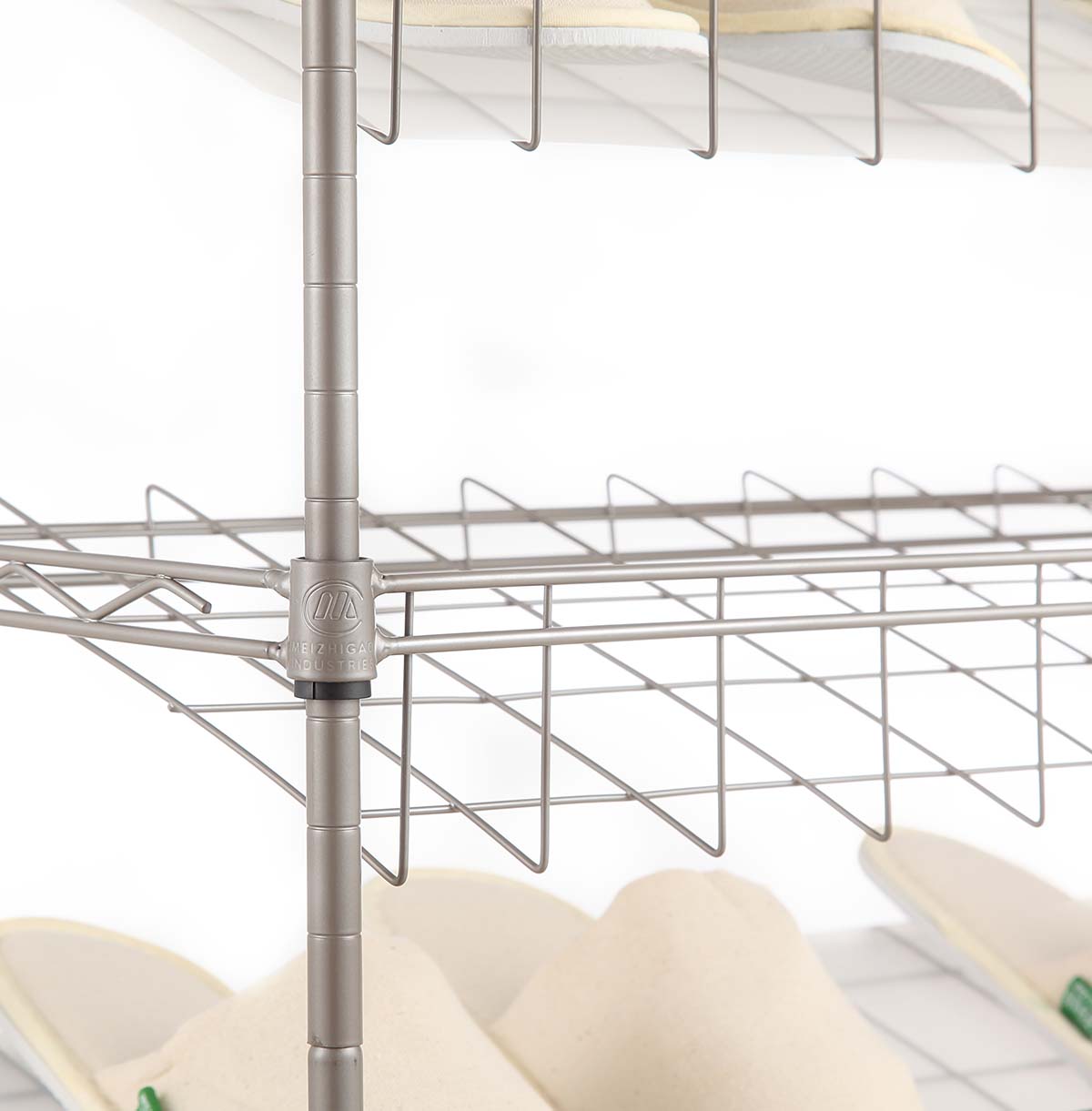 4-shelf wire storage rack Production